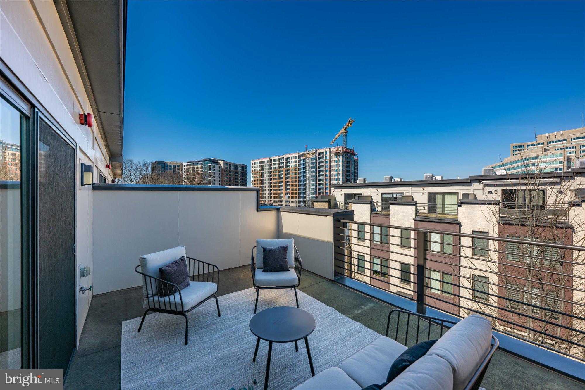 MONTGOMERY ROW - Residential