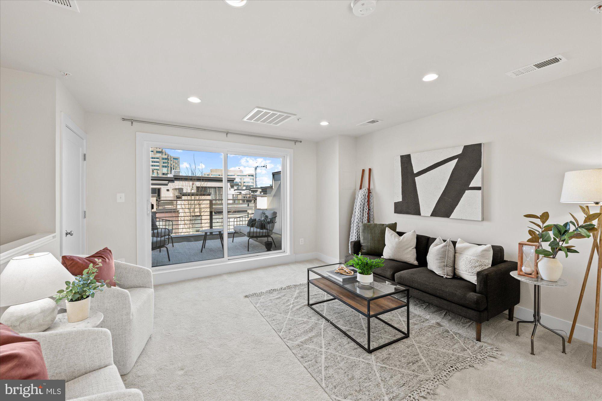 MONTGOMERY ROW - Residential