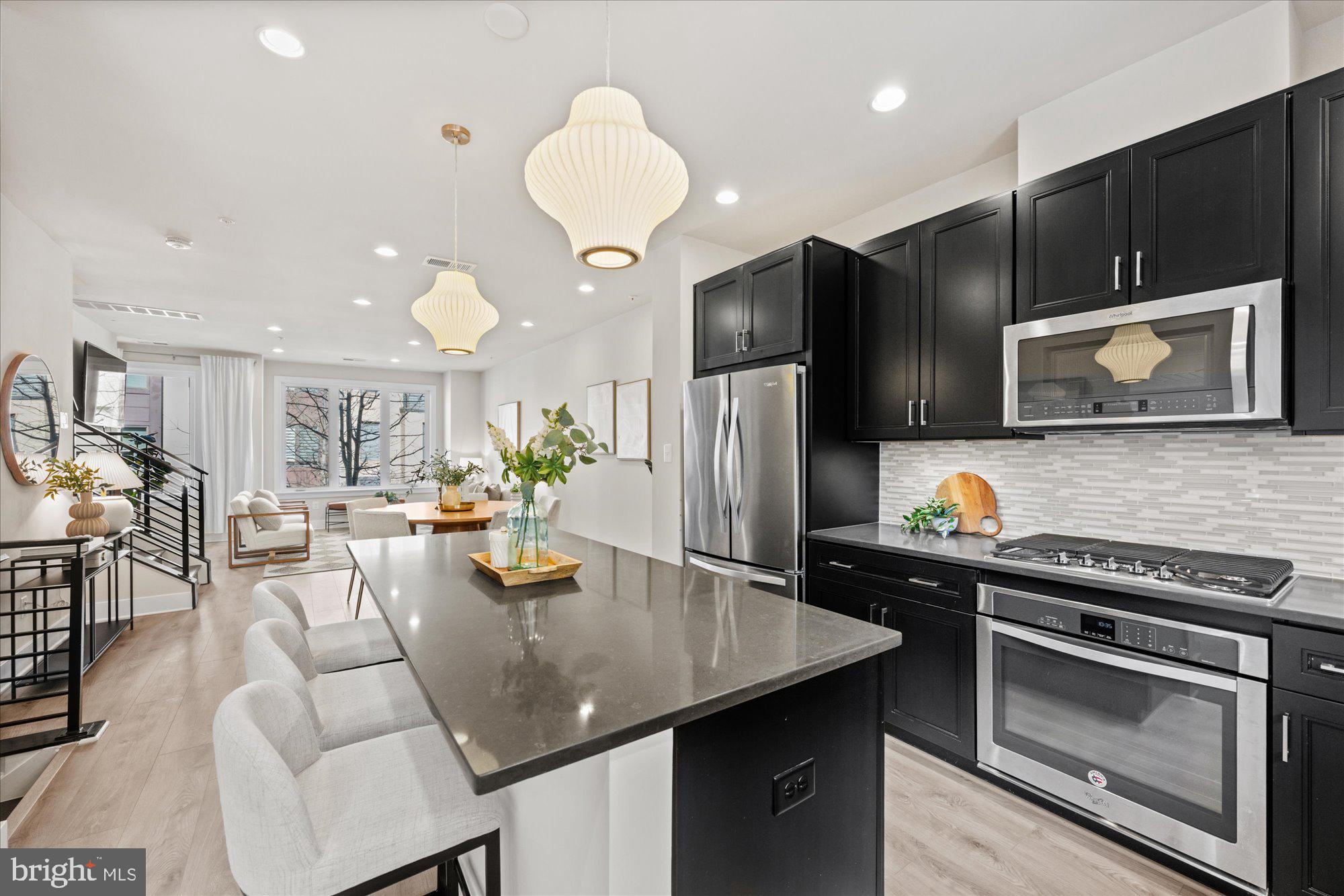 MONTGOMERY ROW - Residential