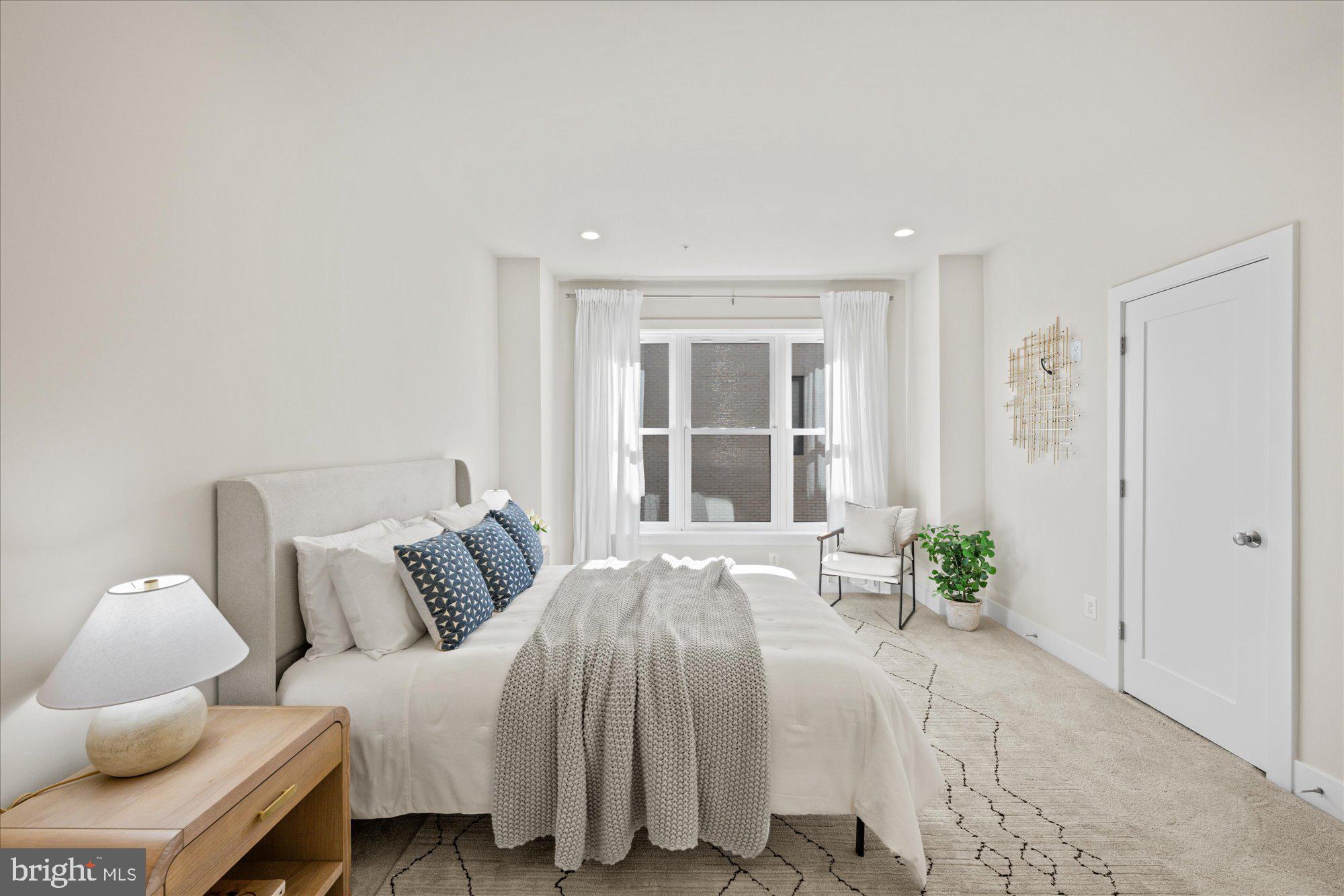 MONTGOMERY ROW - Residential