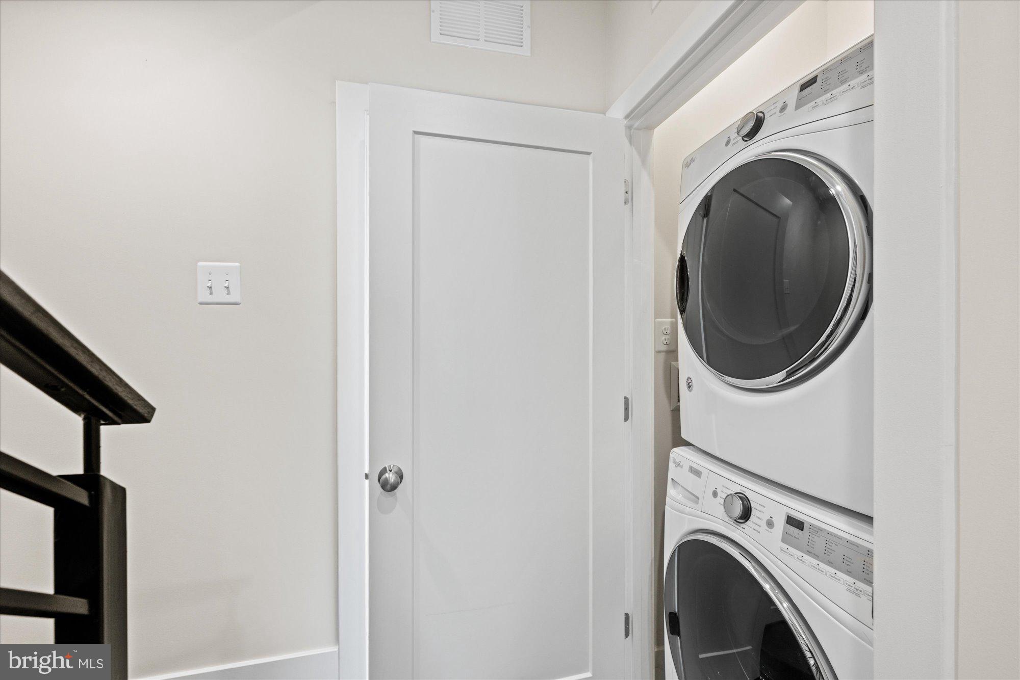 MONTGOMERY ROW - Residential