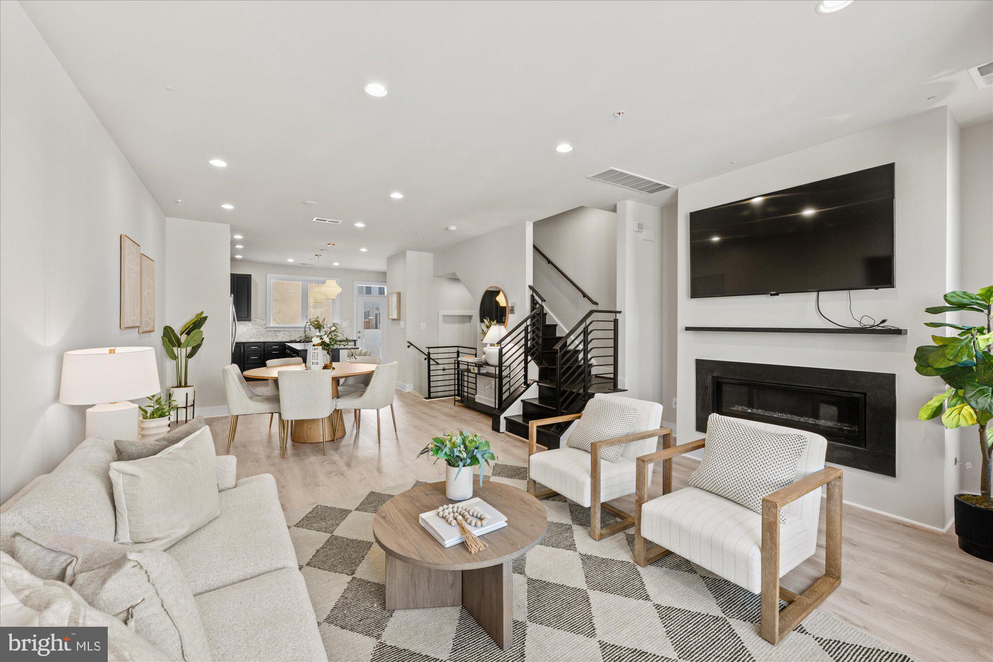 MONTGOMERY ROW - Residential