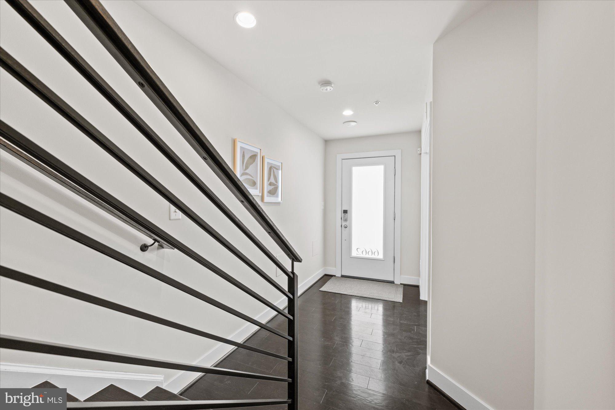 MONTGOMERY ROW - Residential