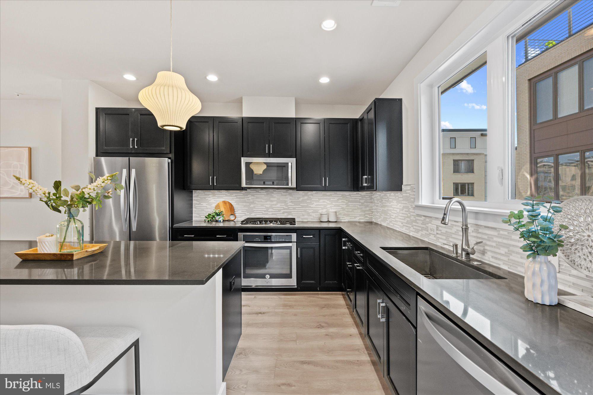 MONTGOMERY ROW - Residential