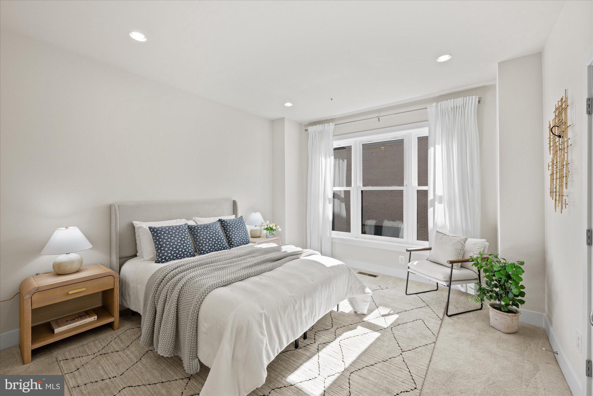 MONTGOMERY ROW - Residential