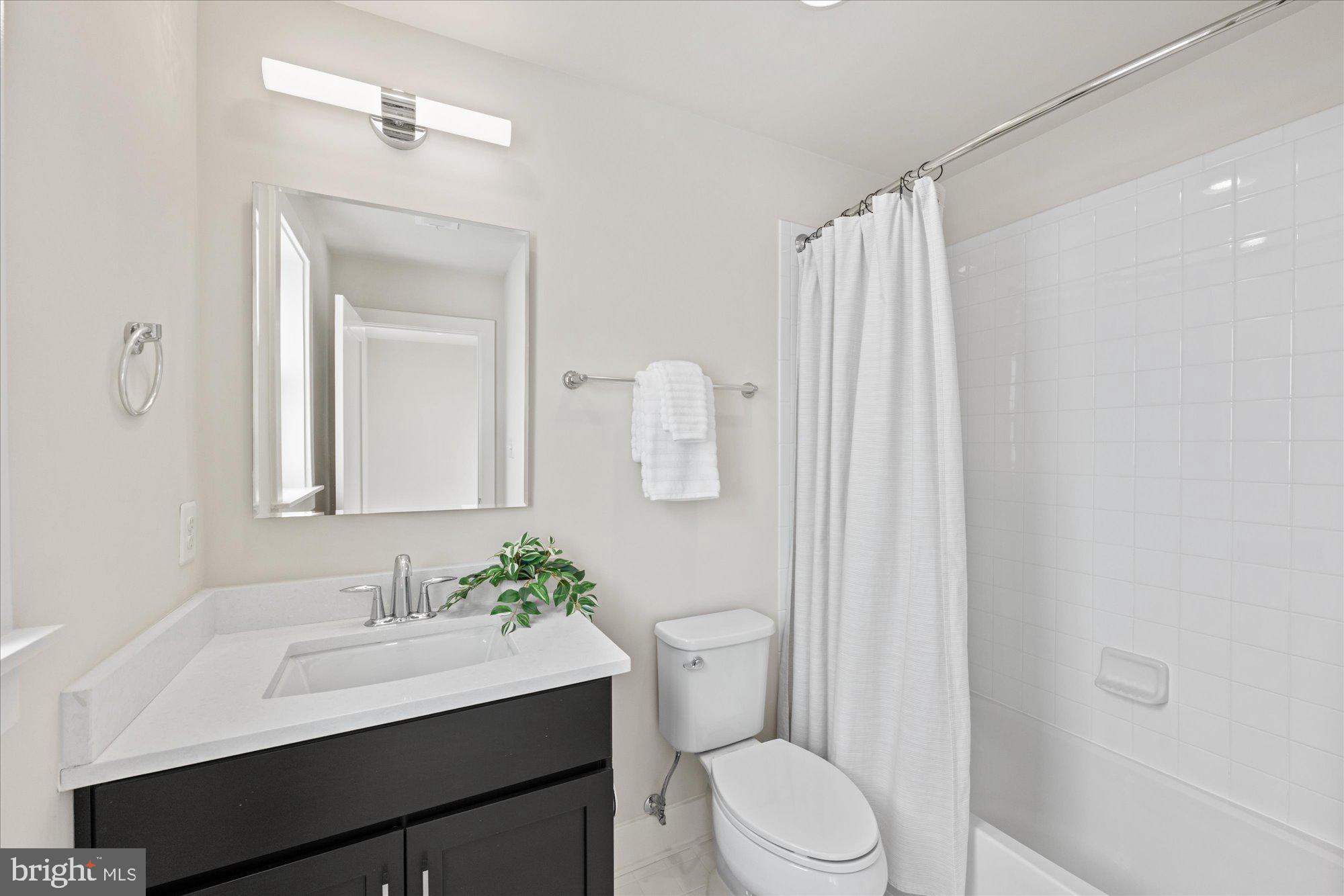 MONTGOMERY ROW - Residential