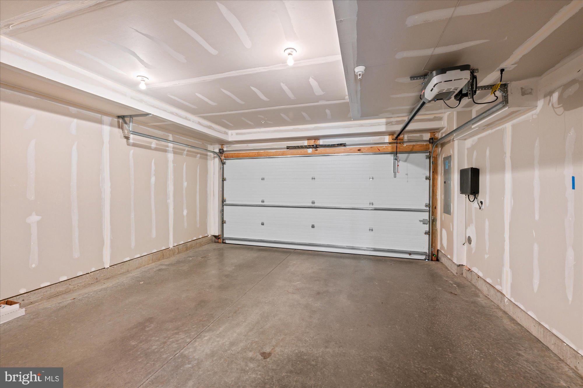 MONTGOMERY ROW - Residential