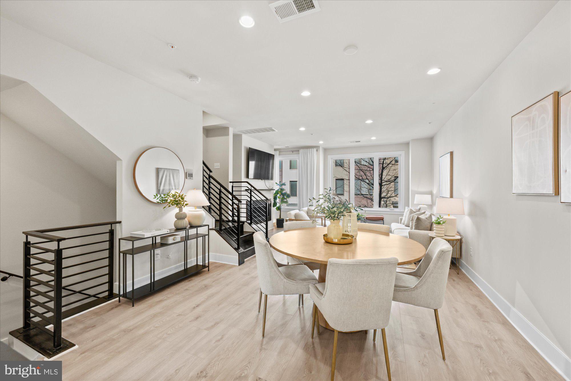 MONTGOMERY ROW - Residential