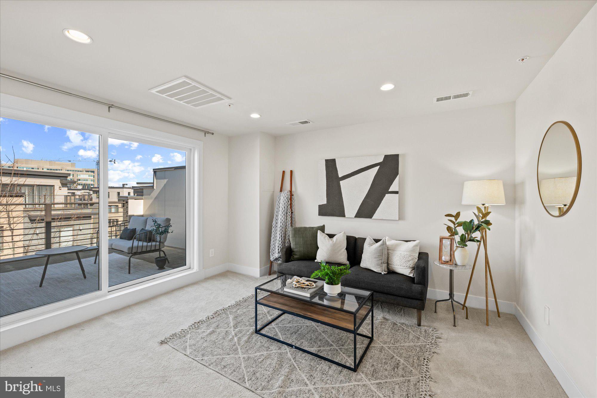 MONTGOMERY ROW - Residential