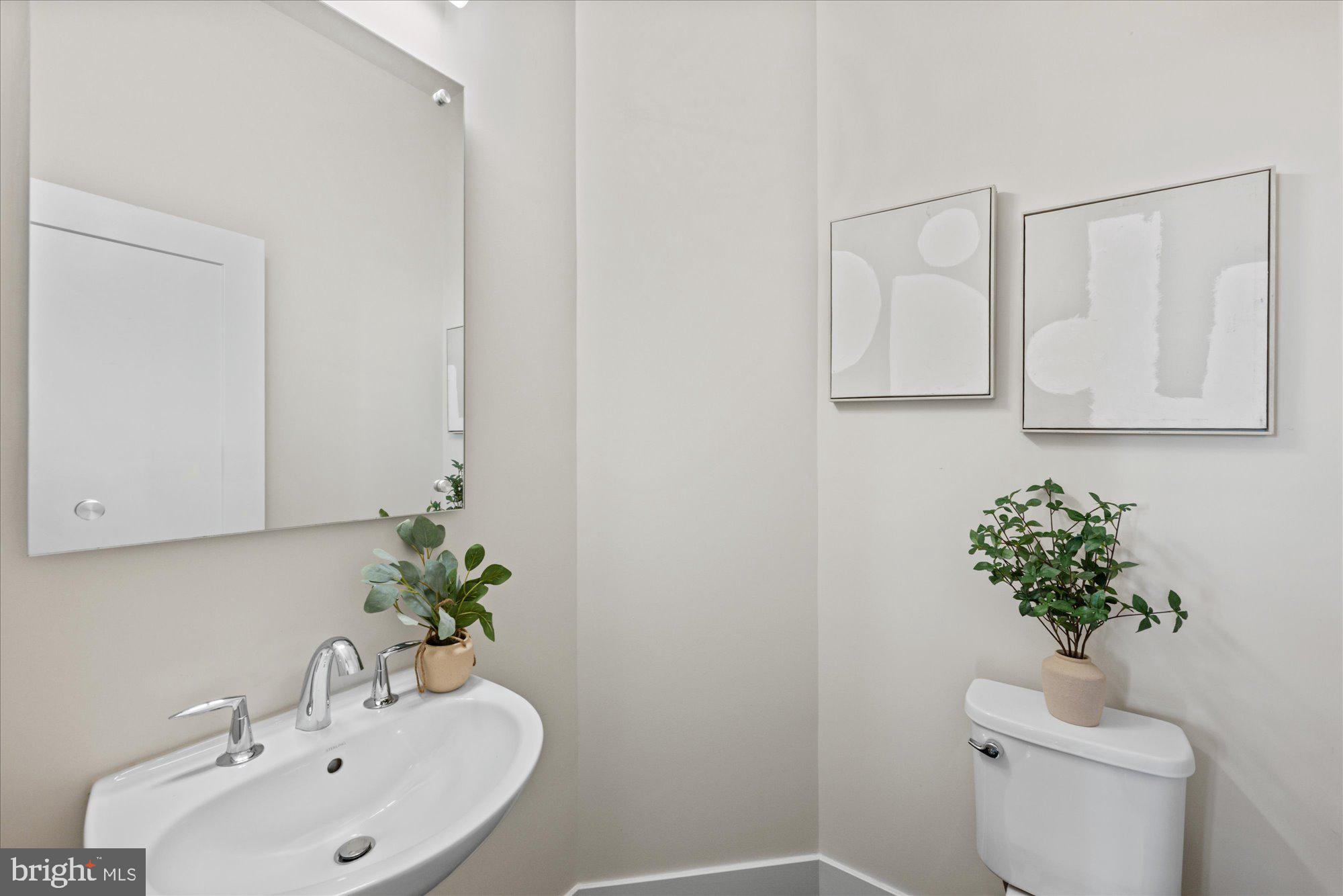 MONTGOMERY ROW - Residential