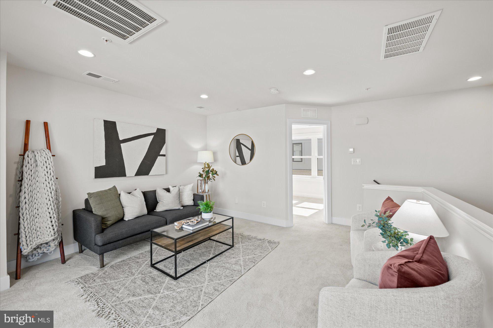 MONTGOMERY ROW - Residential