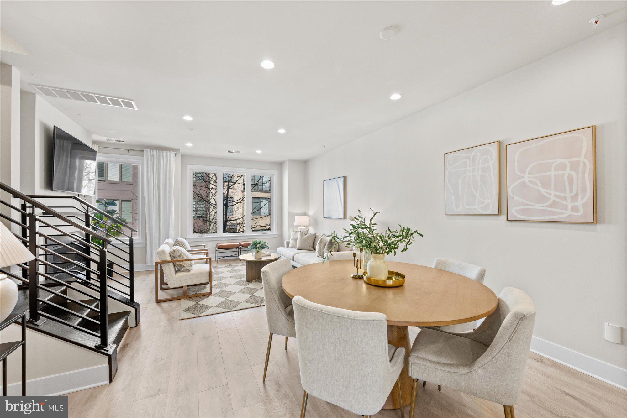 MONTGOMERY ROW - Residential