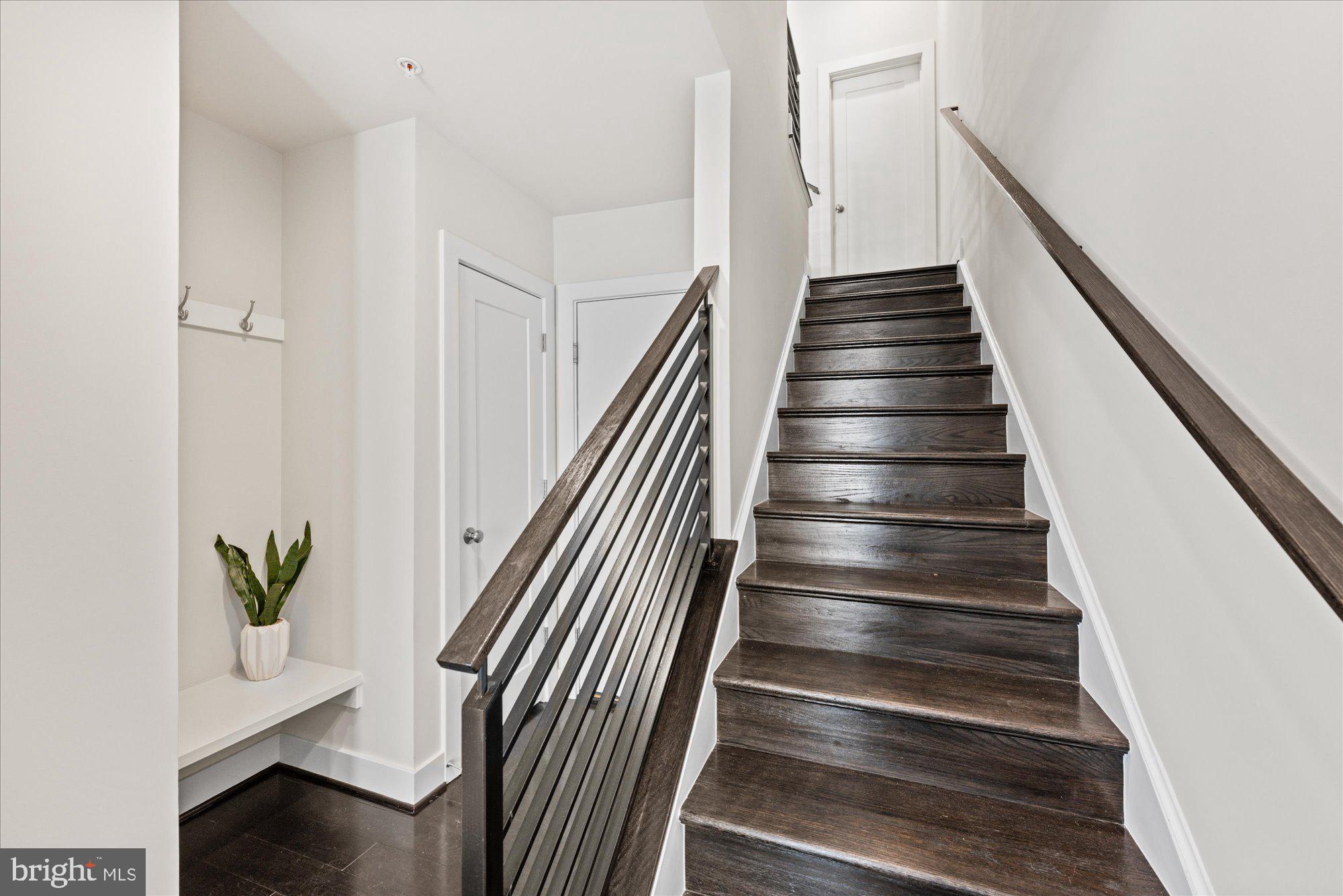 MONTGOMERY ROW - Residential