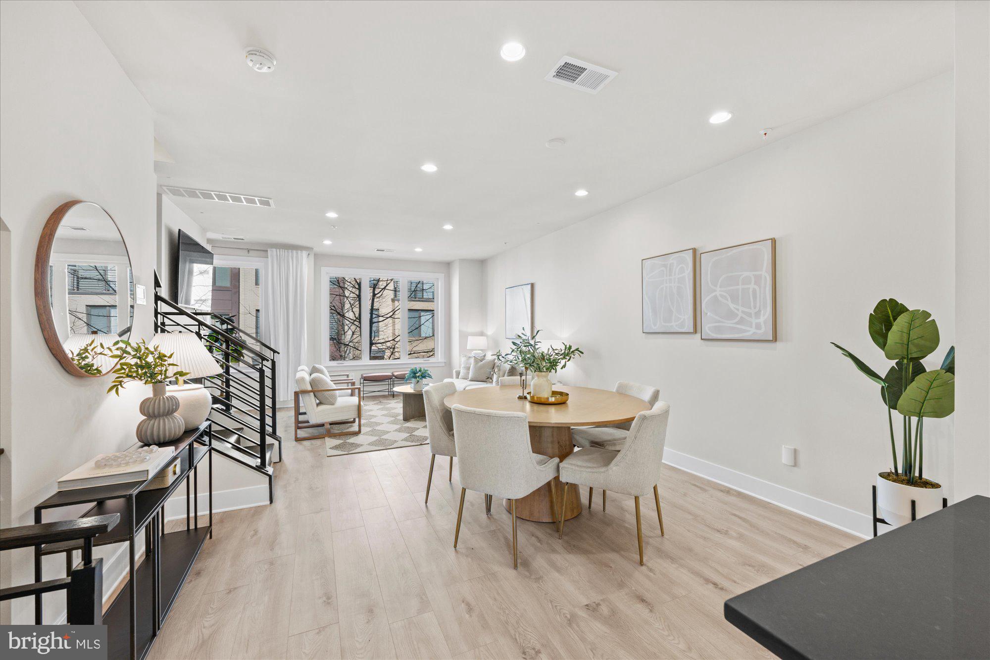 MONTGOMERY ROW - Residential