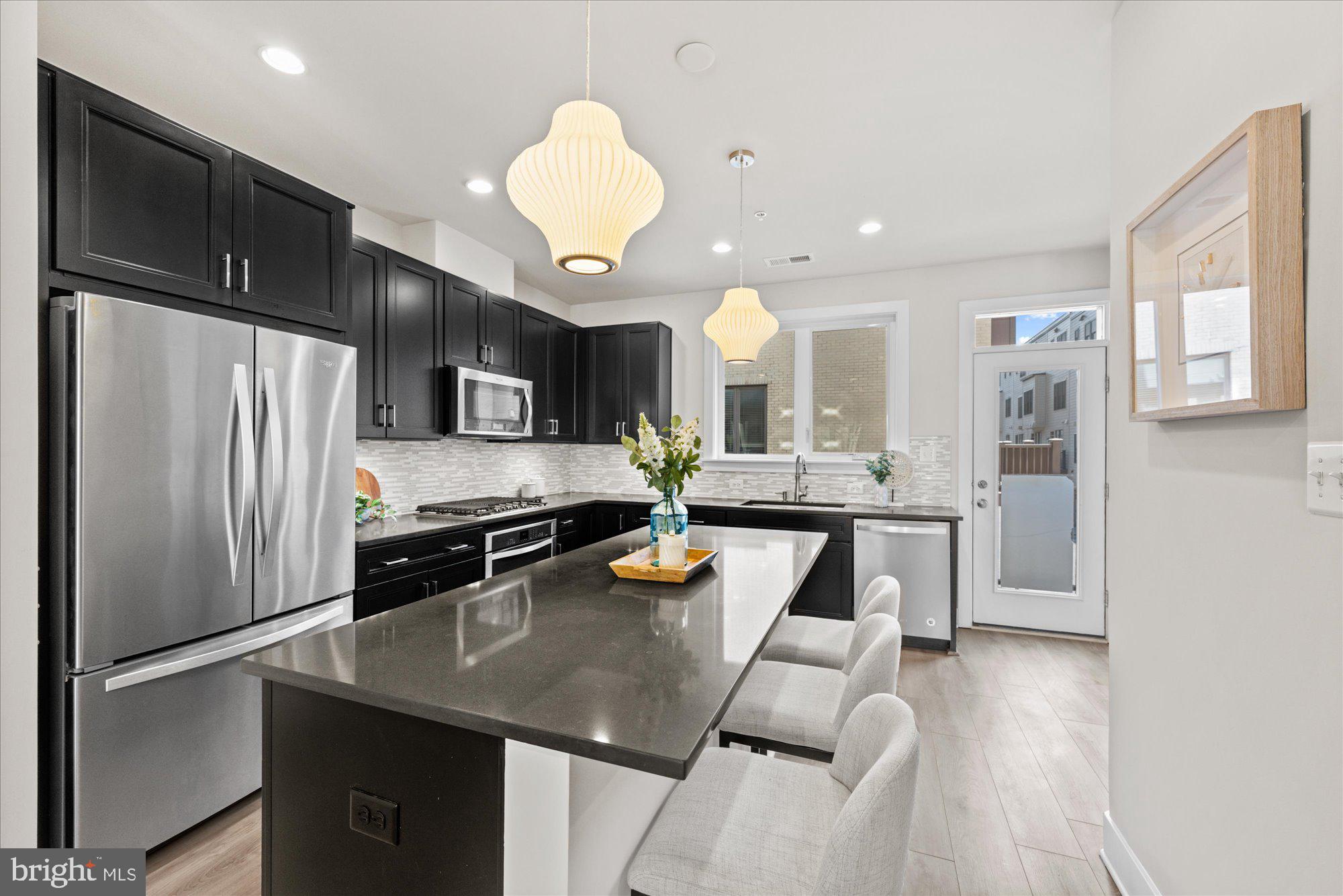 MONTGOMERY ROW - Residential