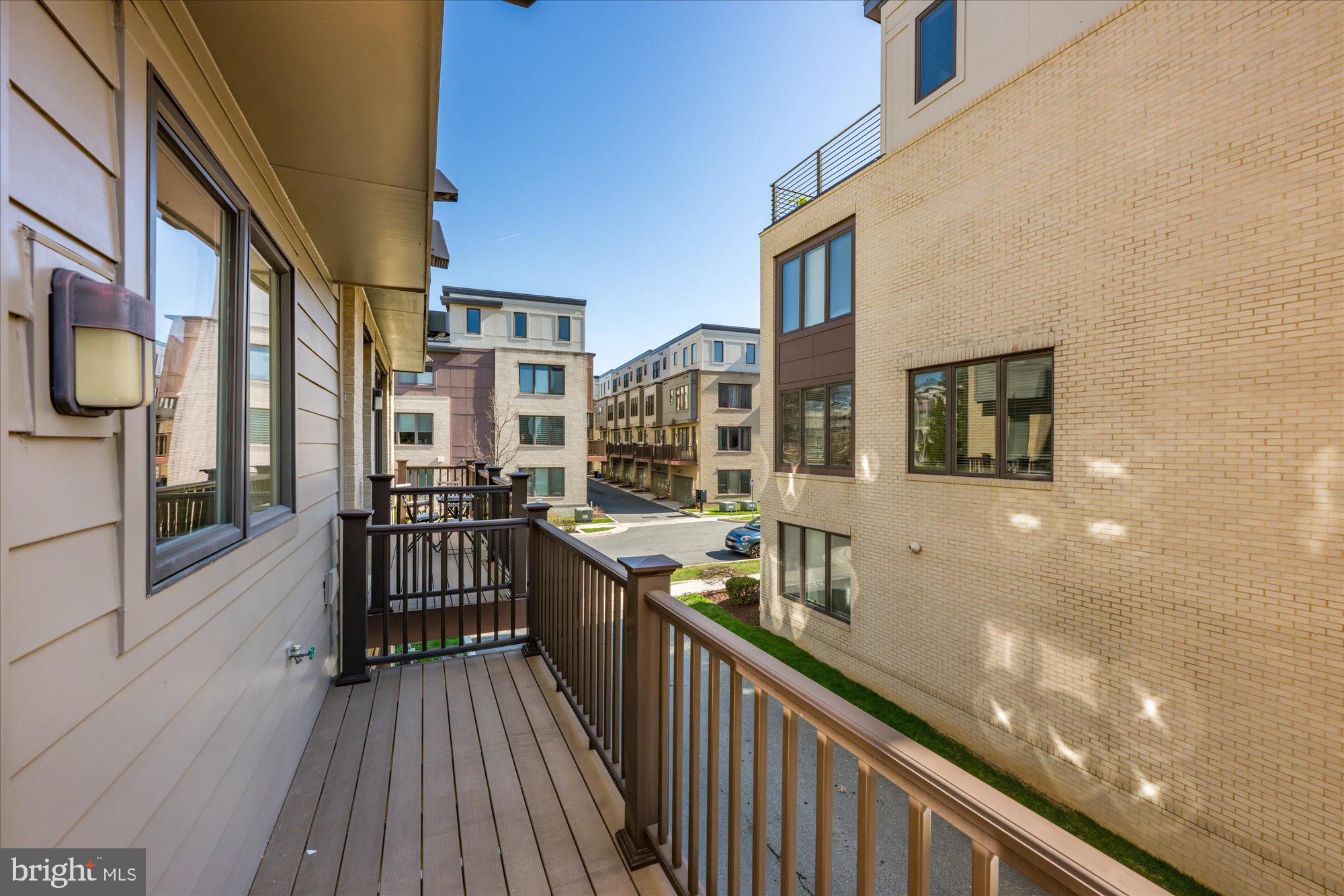 MONTGOMERY ROW - Residential