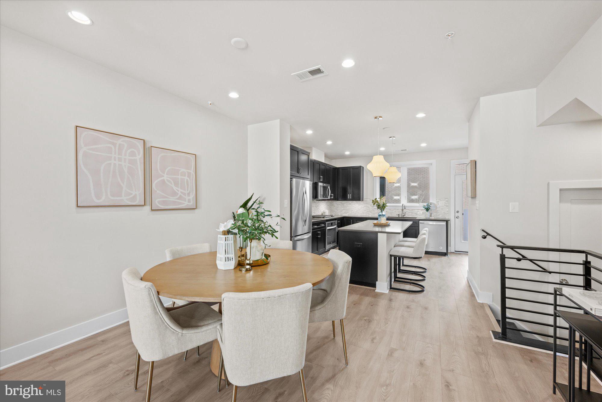 MONTGOMERY ROW - Residential