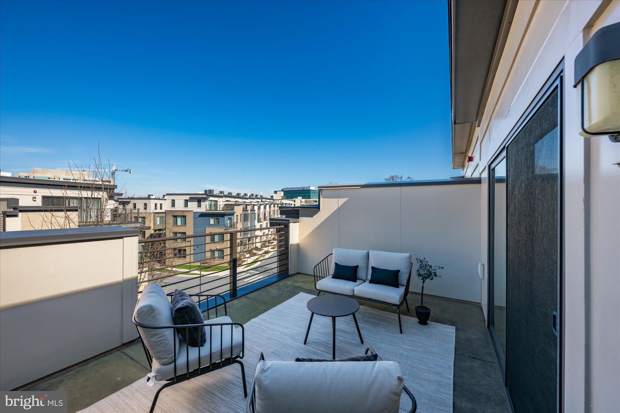 MONTGOMERY ROW - Residential