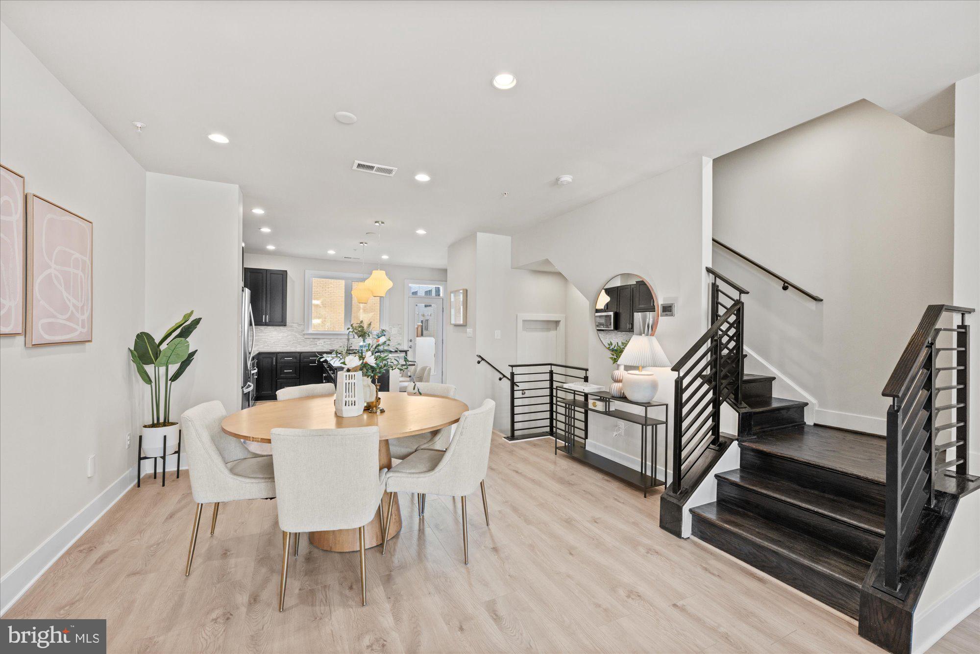 MONTGOMERY ROW - Residential