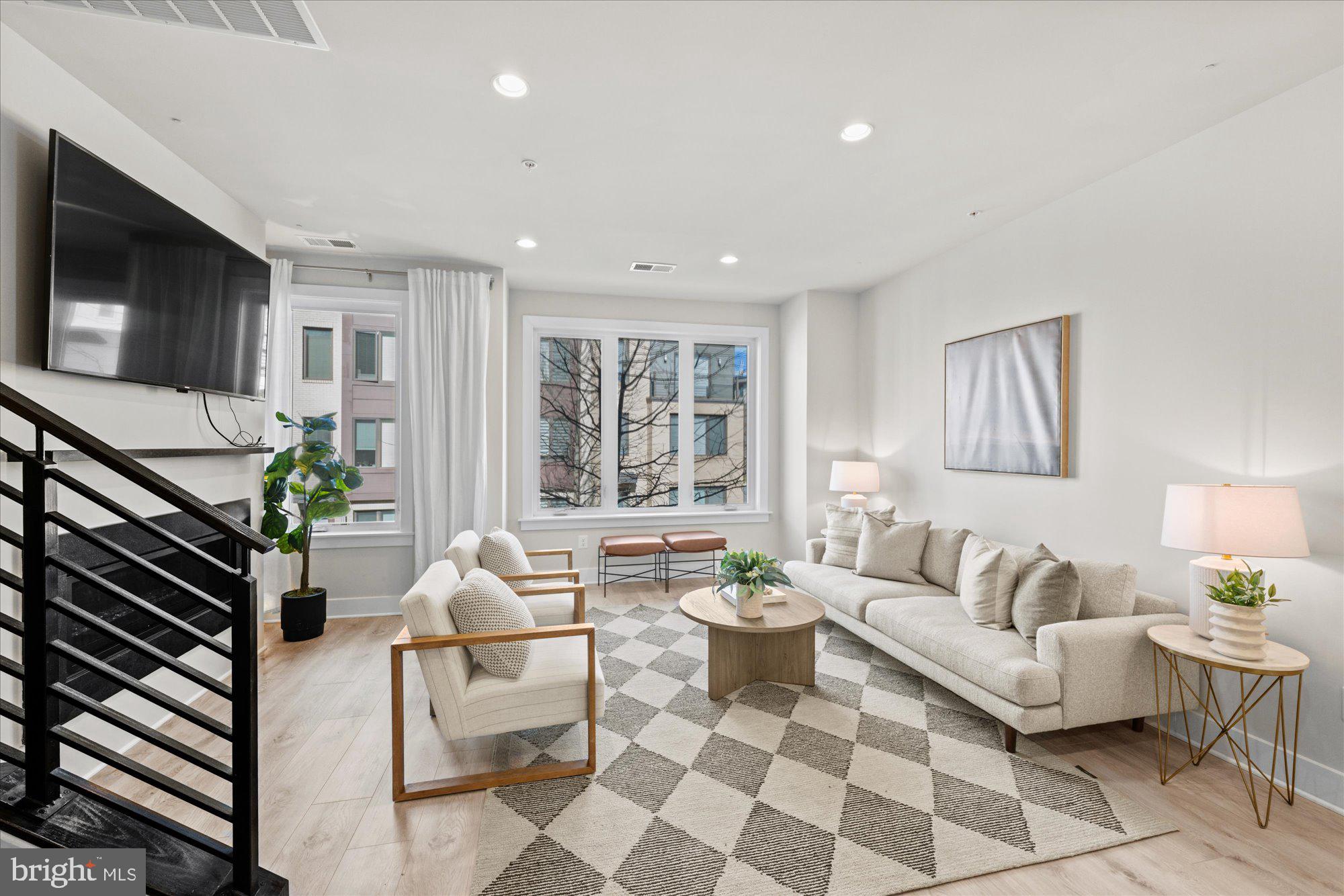 MONTGOMERY ROW - Residential