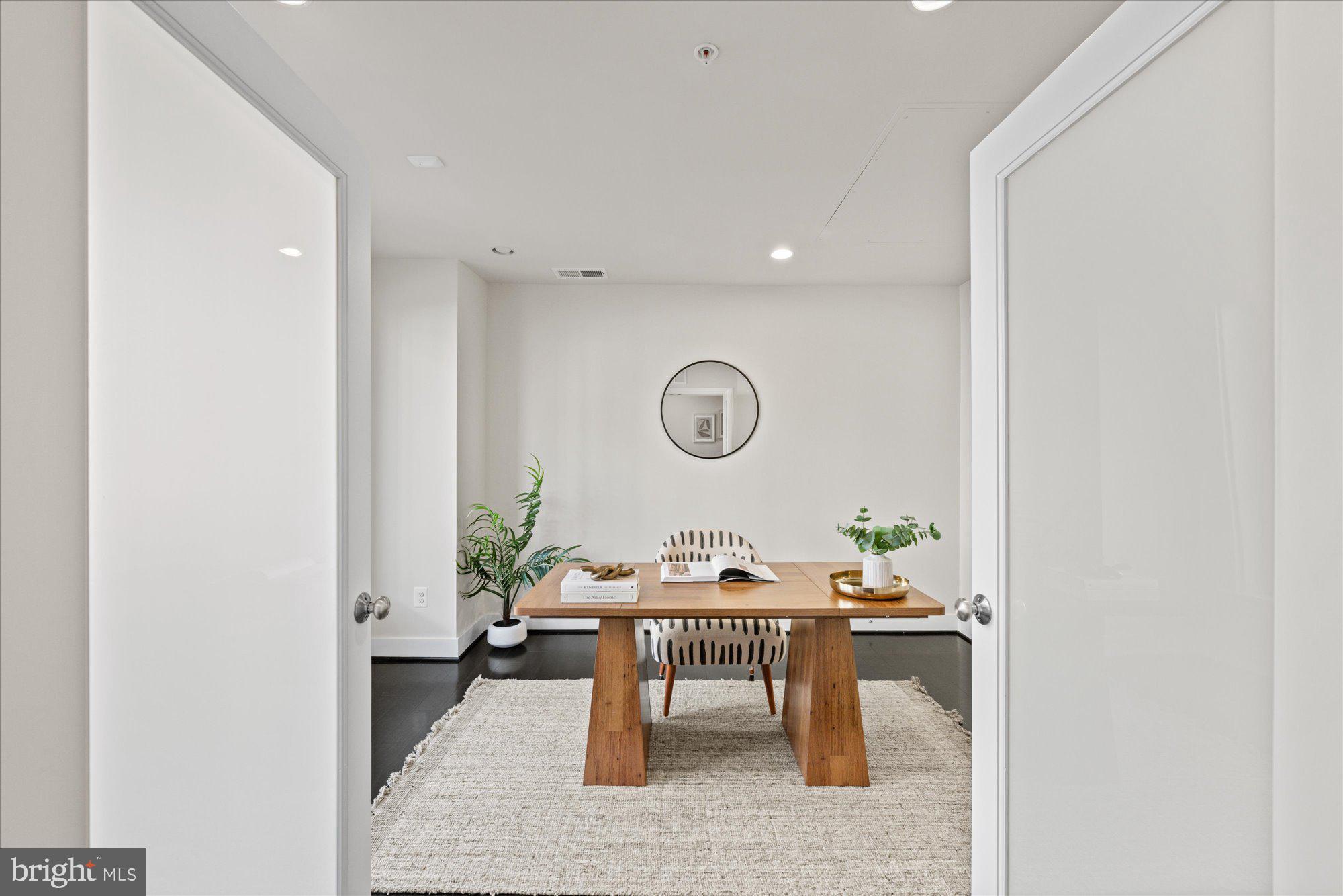 MONTGOMERY ROW - Residential