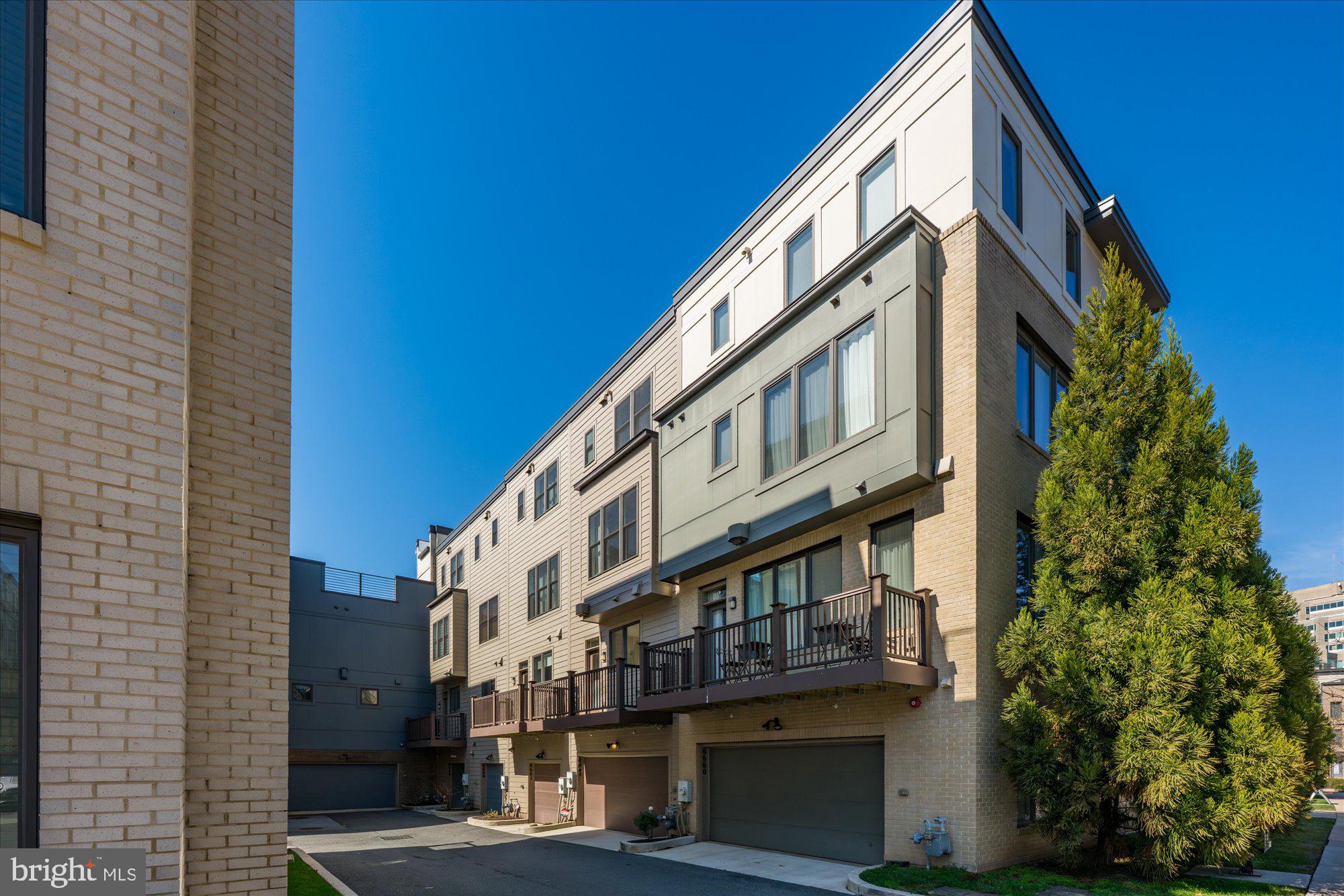 MONTGOMERY ROW - Residential