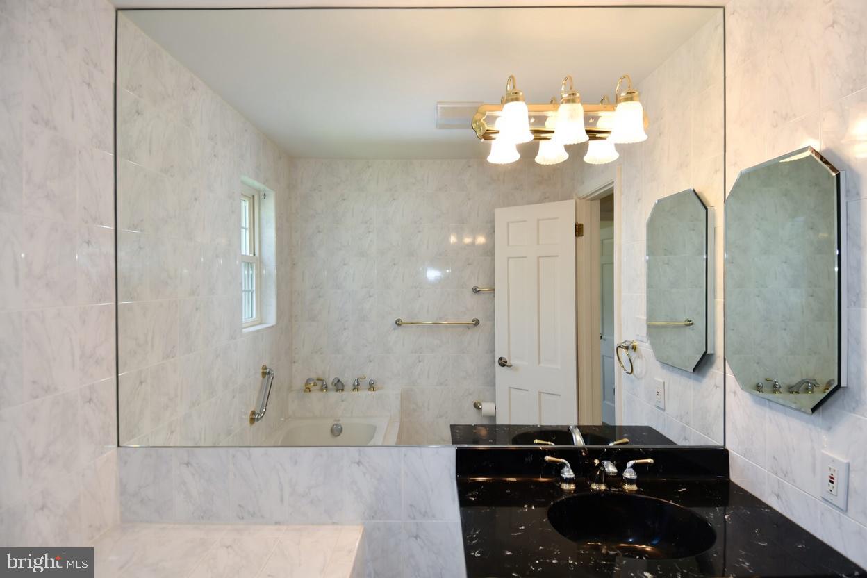 KENWOOD PARK - Residential