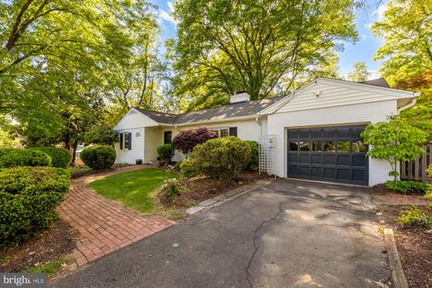 Photo of 4112 Downing Street, ANNANDALE, VA 22003 (MLS # VAFX2309232)