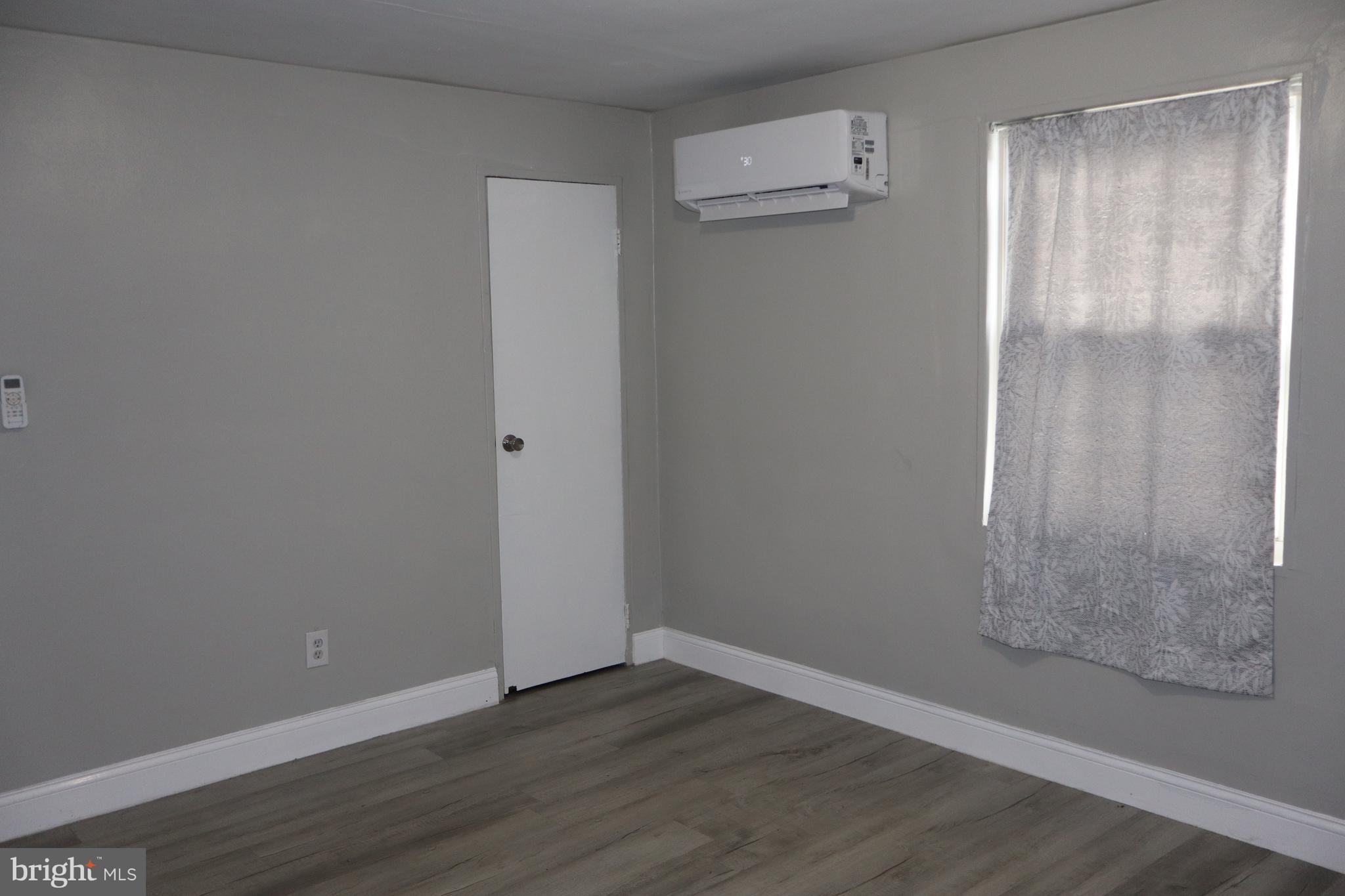 COLLINS PARK - Residential