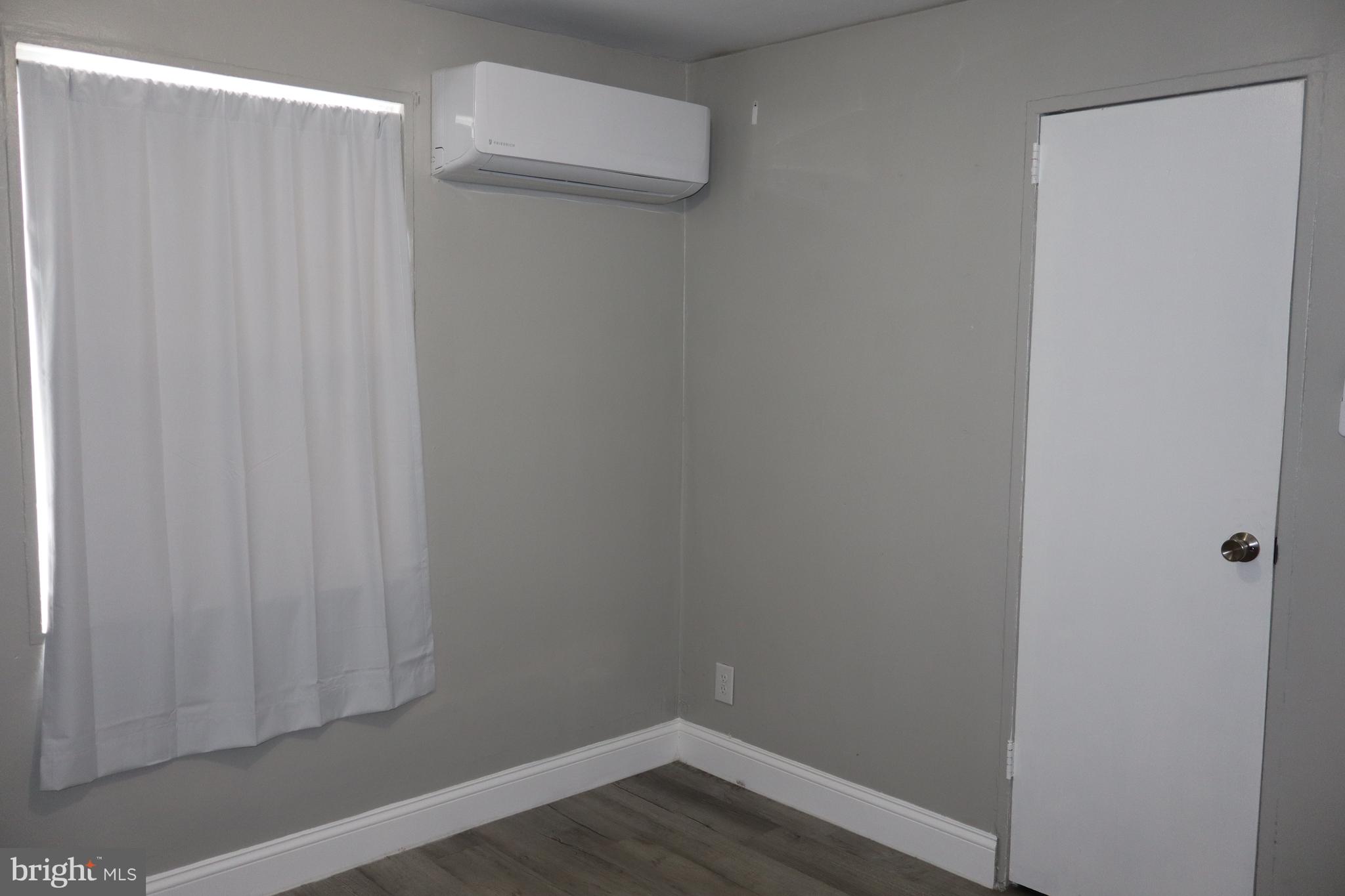 COLLINS PARK - Residential