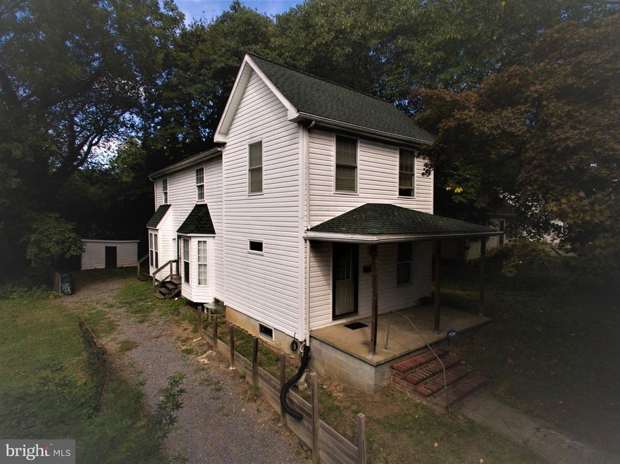 Spacious 2-story  farmhouse located in the heart of historic Centreville Md., featuring 3 bedrooms and 2.5 baths.   Open floor plan with large living room, den, and country kitchen, the laundry area is conveniently located on the second floor. Beautiful LVP flooring throughout. Interior access partial basement. Located close to shops, dining,  schools, and Millstream park. Available May 1st. More photos coming.   Application with background & credit check required.  No Pets, No Smoking.