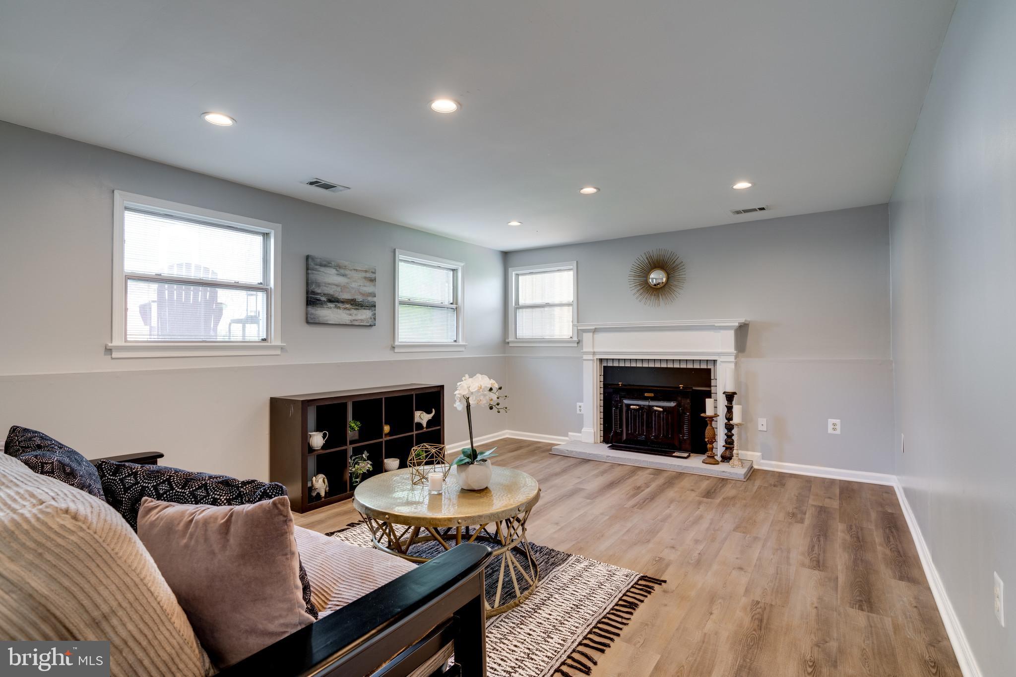 LAKEWOOD HILLS - Residential