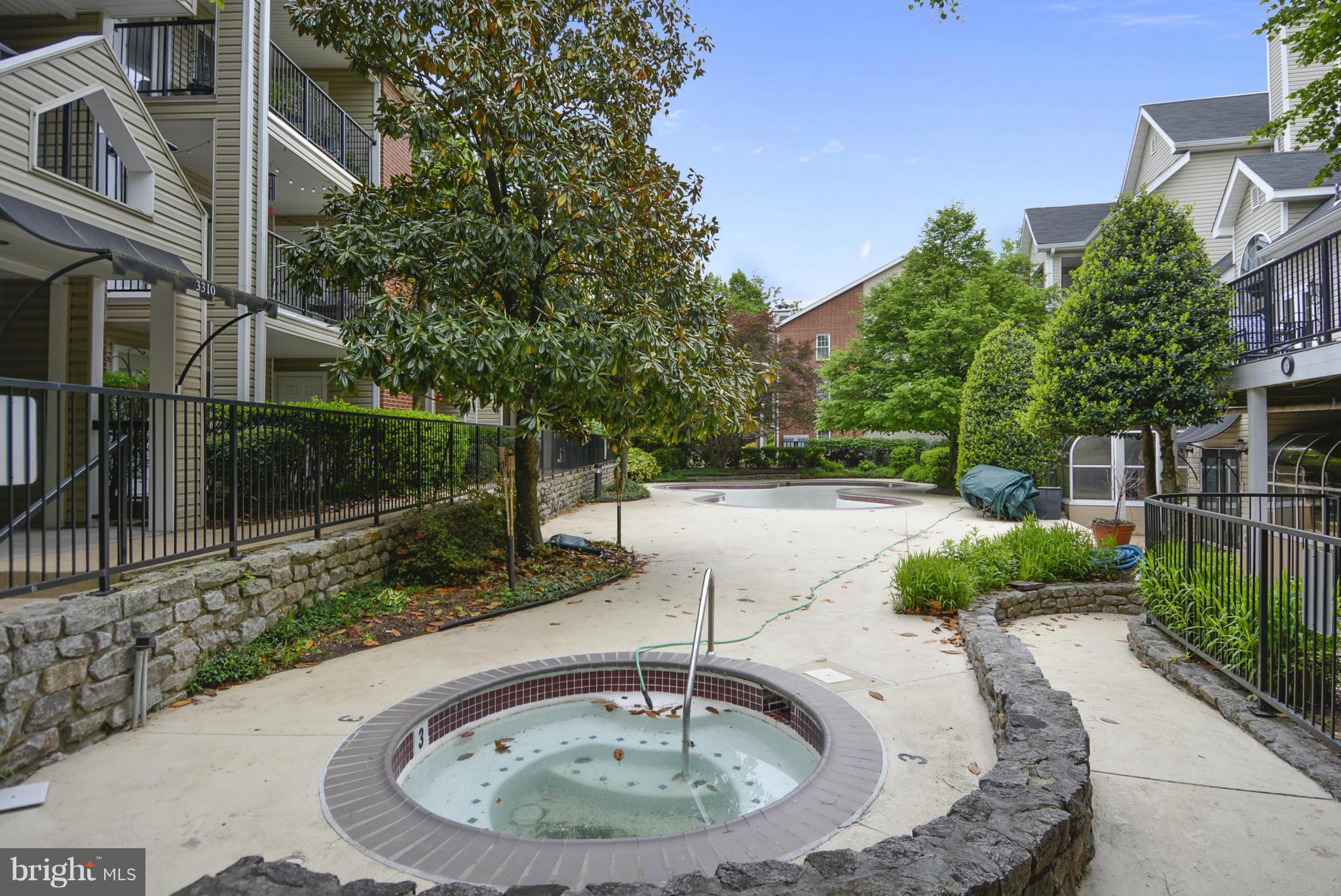 POINTE AT PARK CENTER - Residential