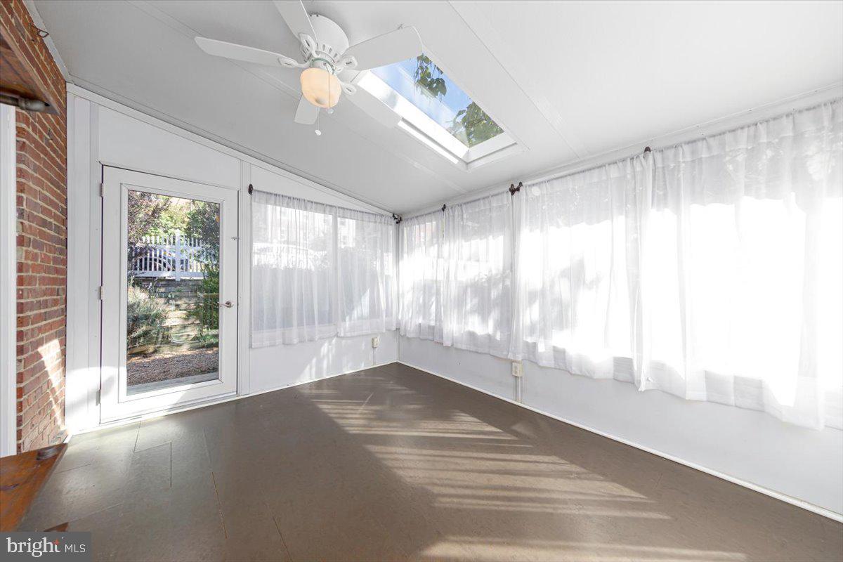 GREEN VALLEY - Residential Lease