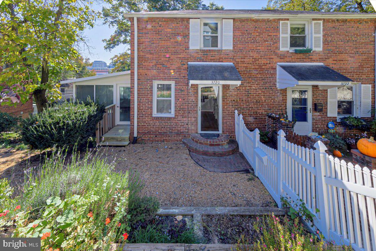 GREEN VALLEY - Residential Lease