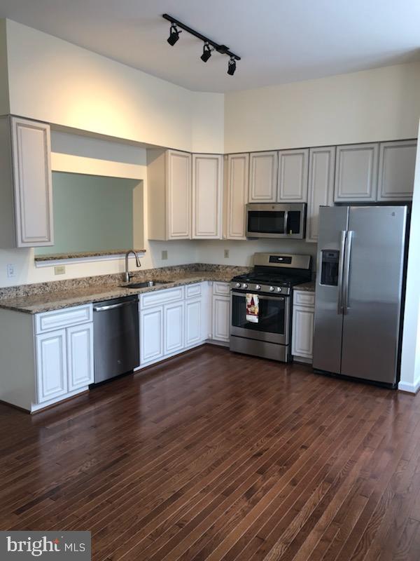 LOWES ISLAND - Residential