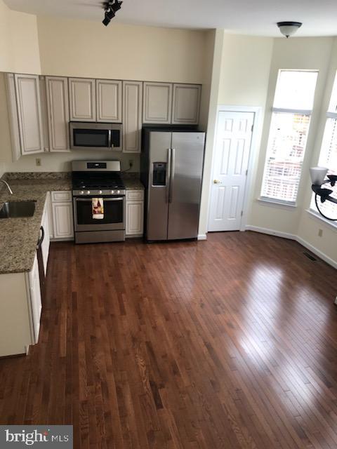 LOWES ISLAND - Residential