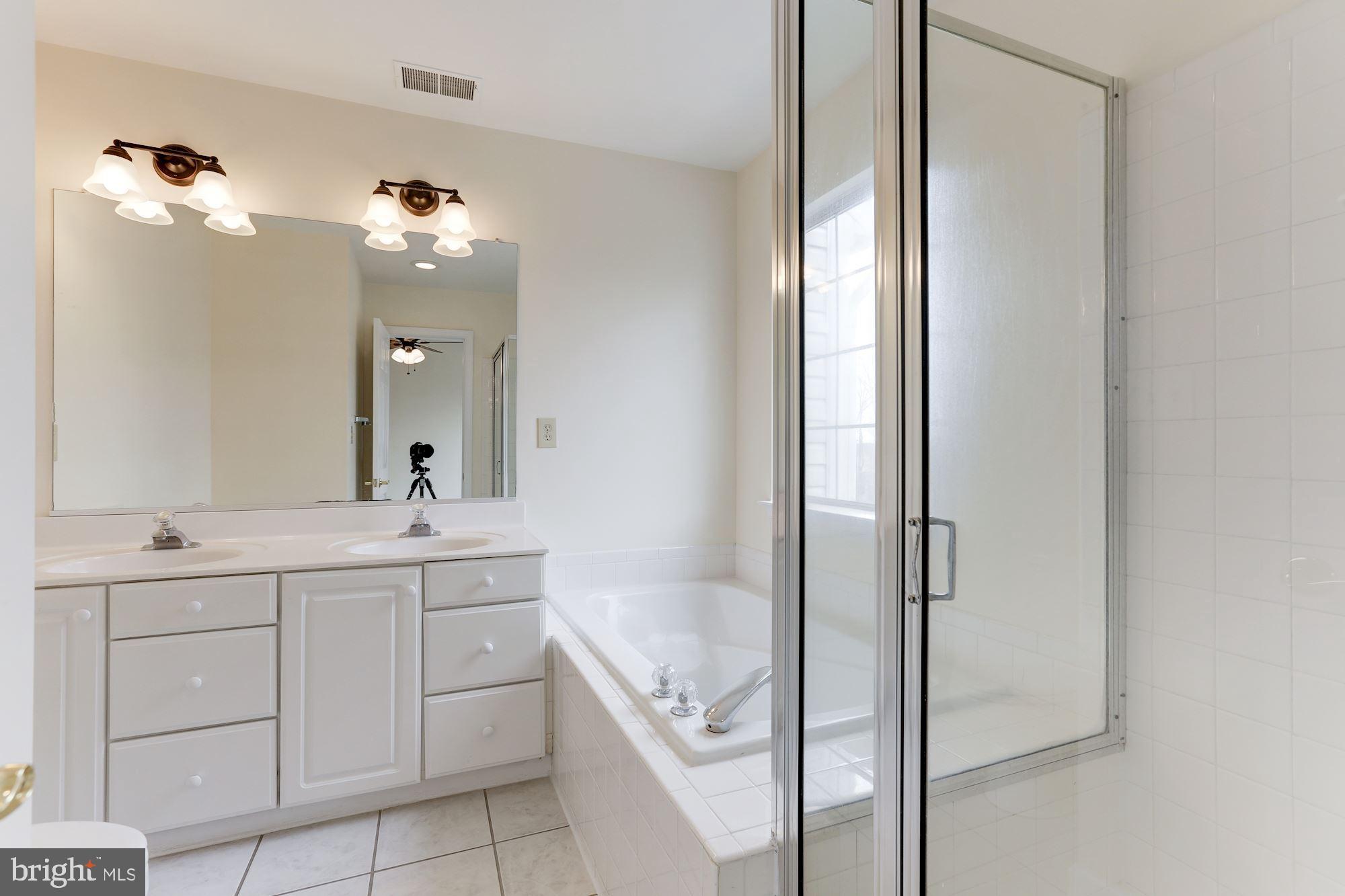 LOWES ISLAND - Residential