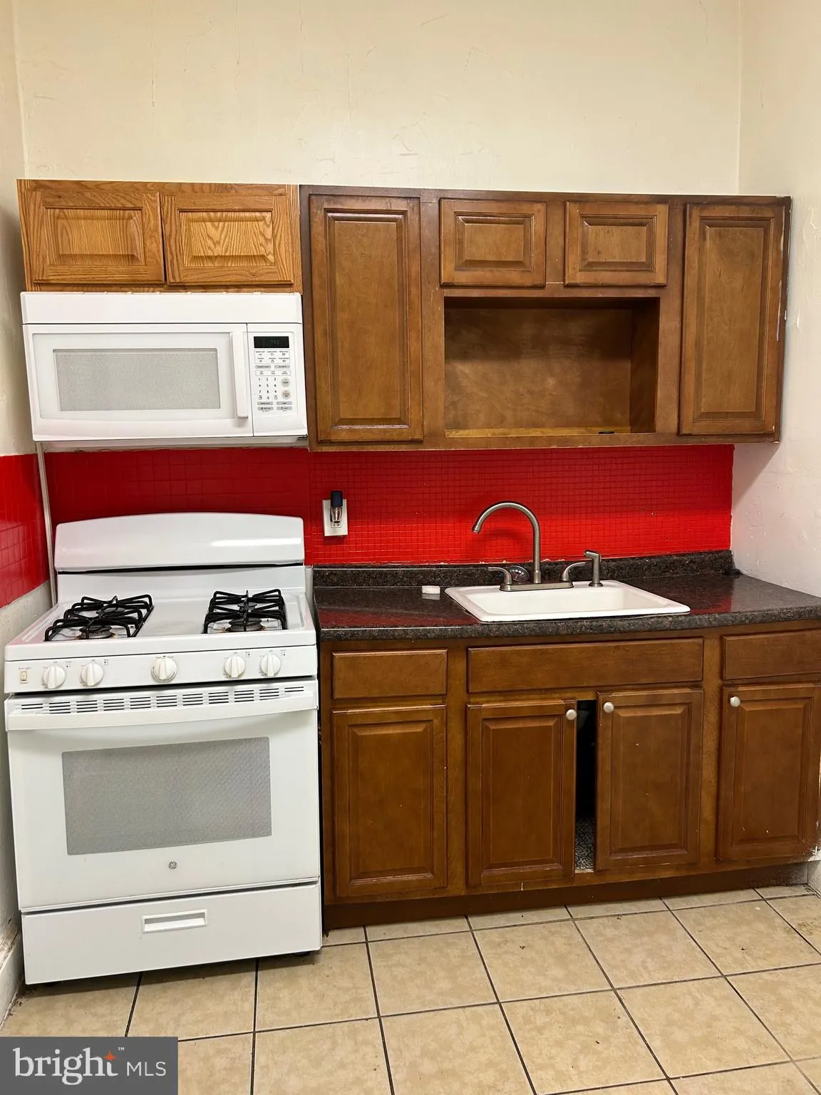 Philadelphia, Pennsylvania 19140, United States, 4 Bedrooms Bedrooms, ,1 BathroomBathrooms,Residential,Active,213080