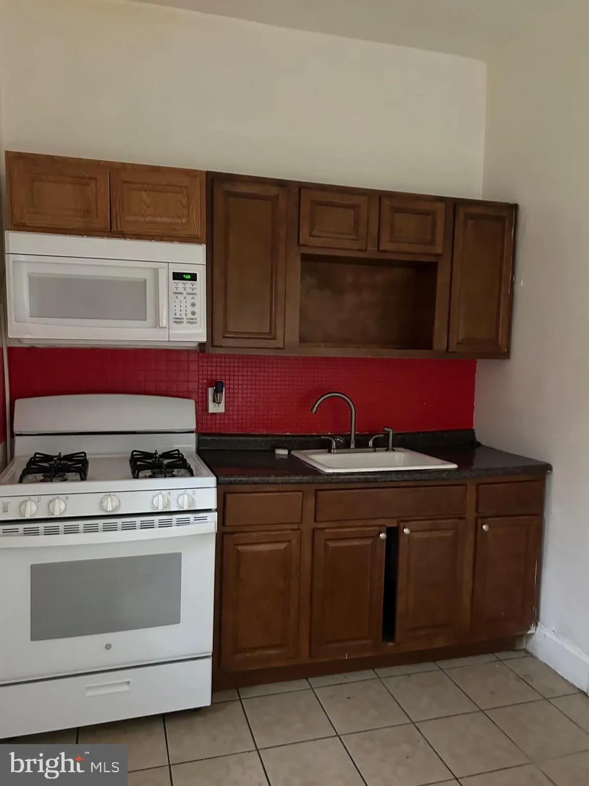 Philadelphia, Pennsylvania 19140, United States, 4 Bedrooms Bedrooms, ,1 BathroomBathrooms,Residential,Active,213080