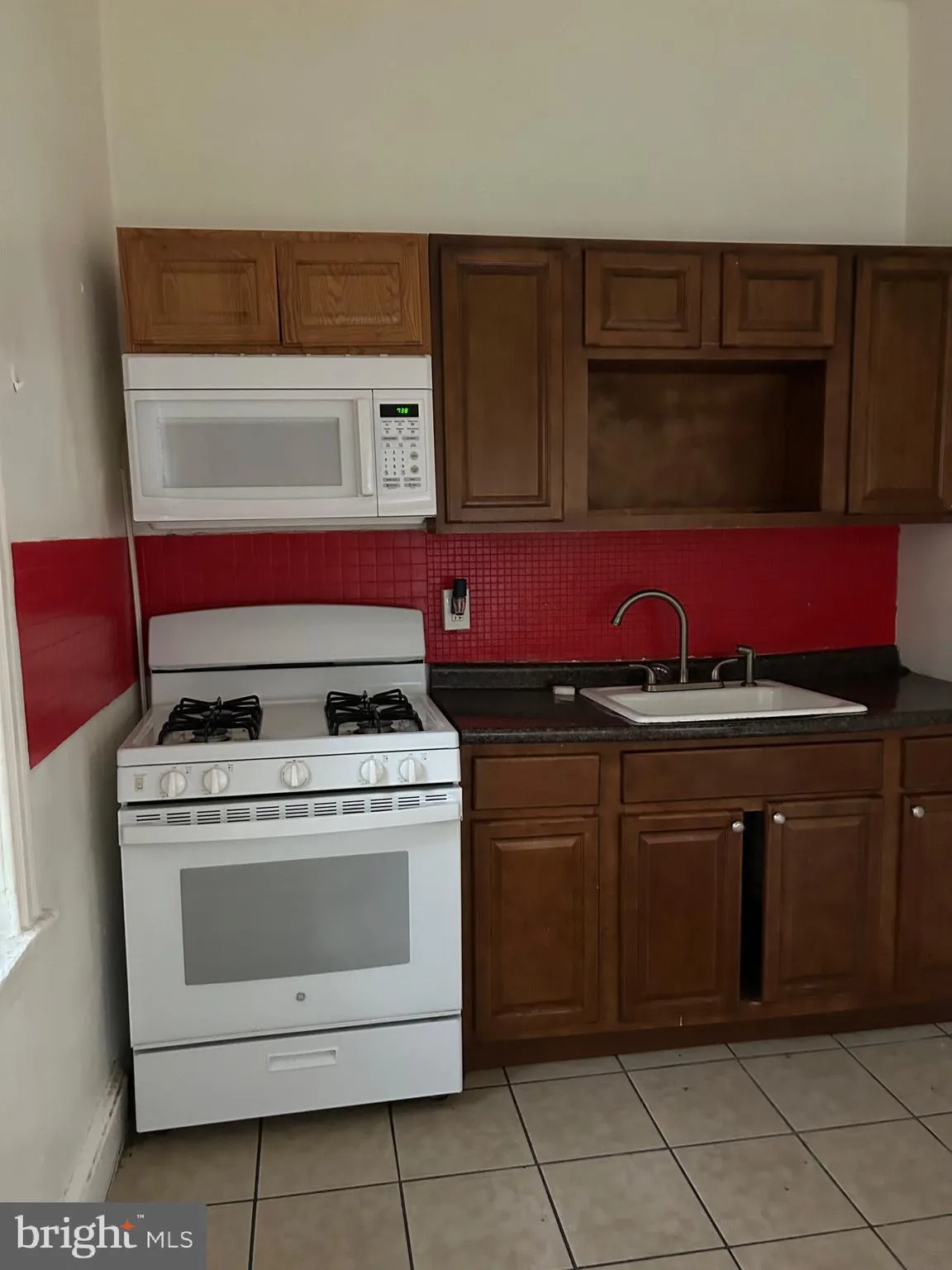 Philadelphia, Pennsylvania 19140, United States, 4 Bedrooms Bedrooms, ,1 BathroomBathrooms,Residential,Active,213080