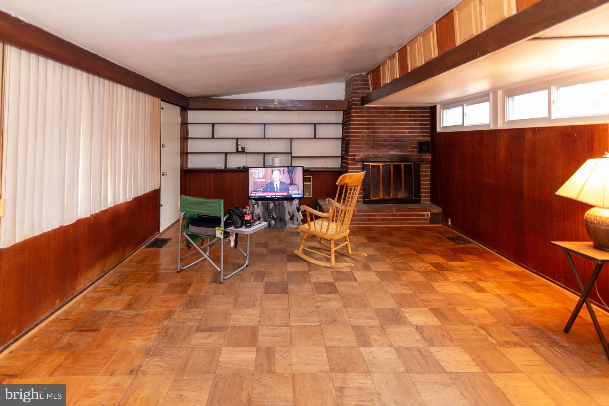 2807 W STRATHMORE AVENUE