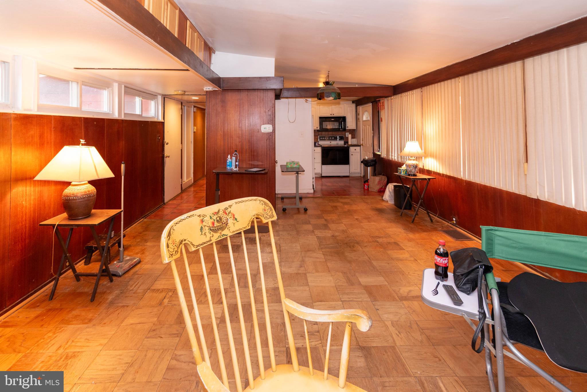 2807 W STRATHMORE AVENUE