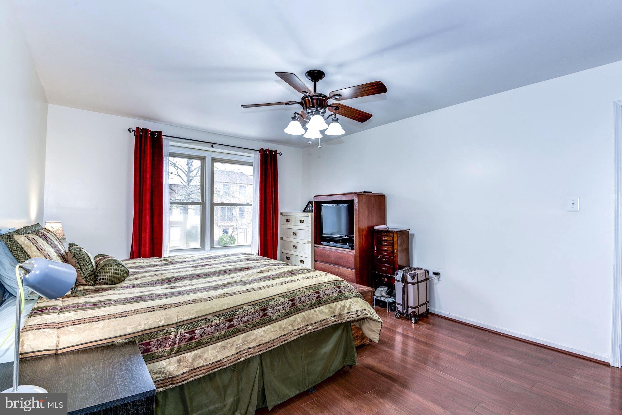 STONINGTON CONDOMINIUMS - Residential