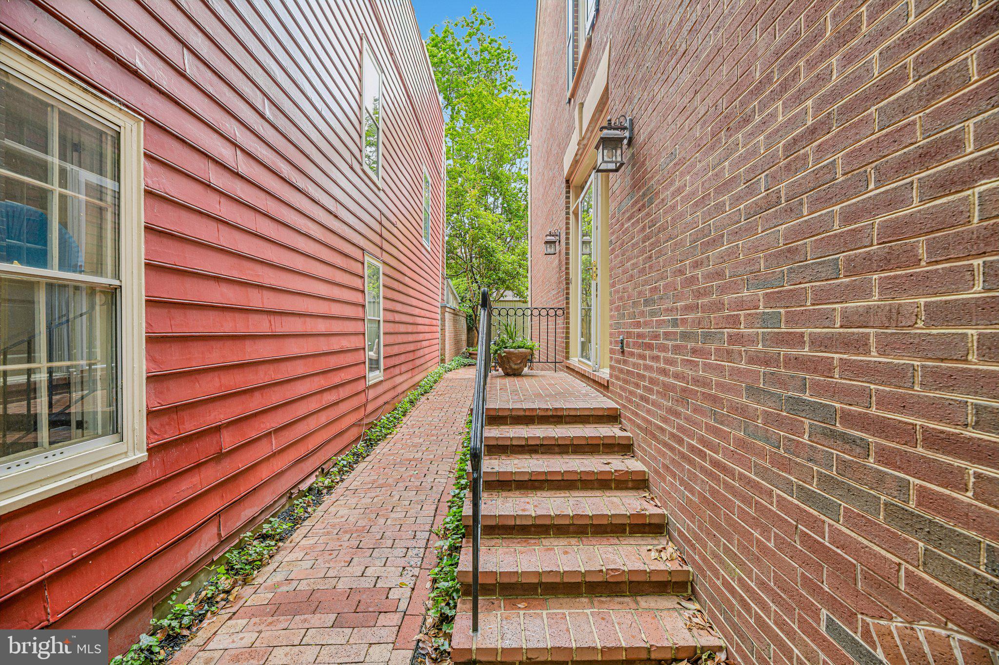 428 S FAIRFAX STREET