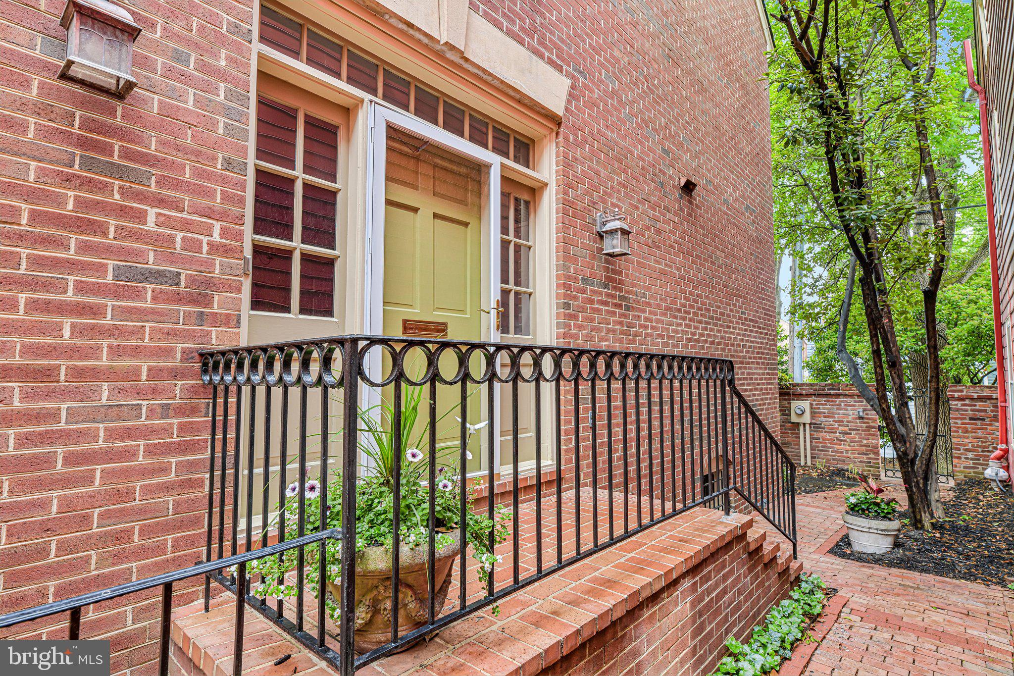 428 S FAIRFAX STREET