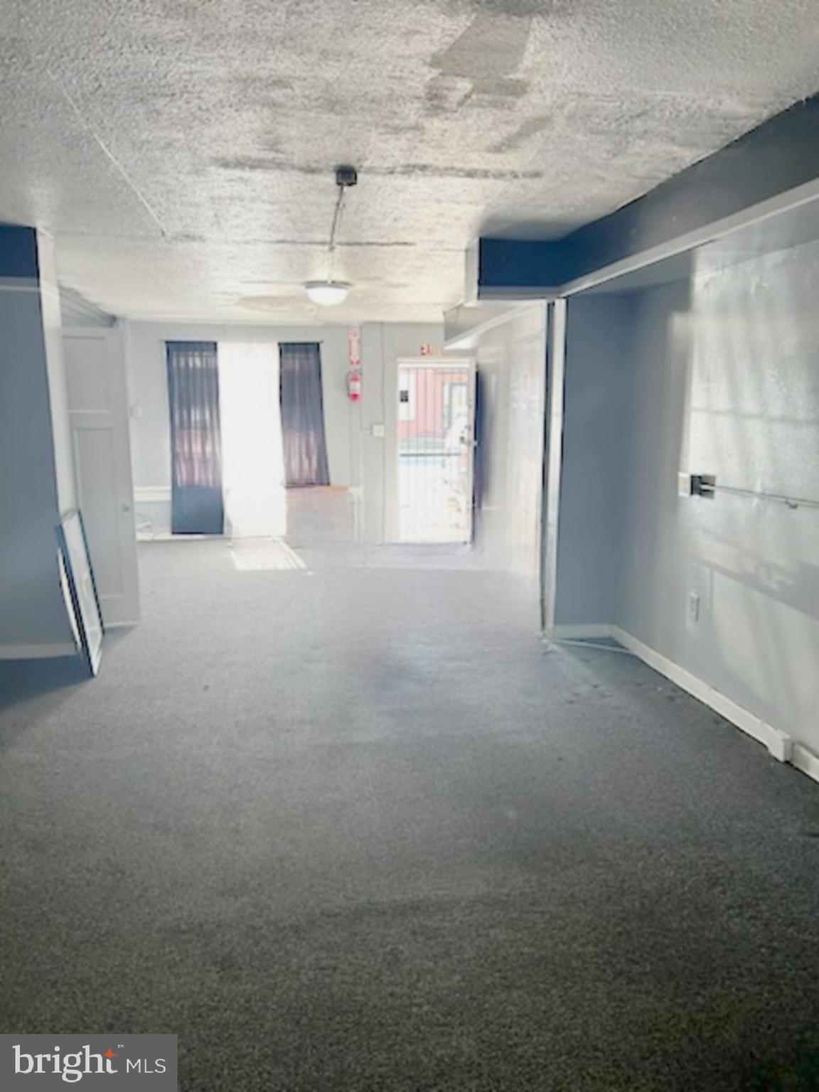 GARDENVILLE - Commercial Lease