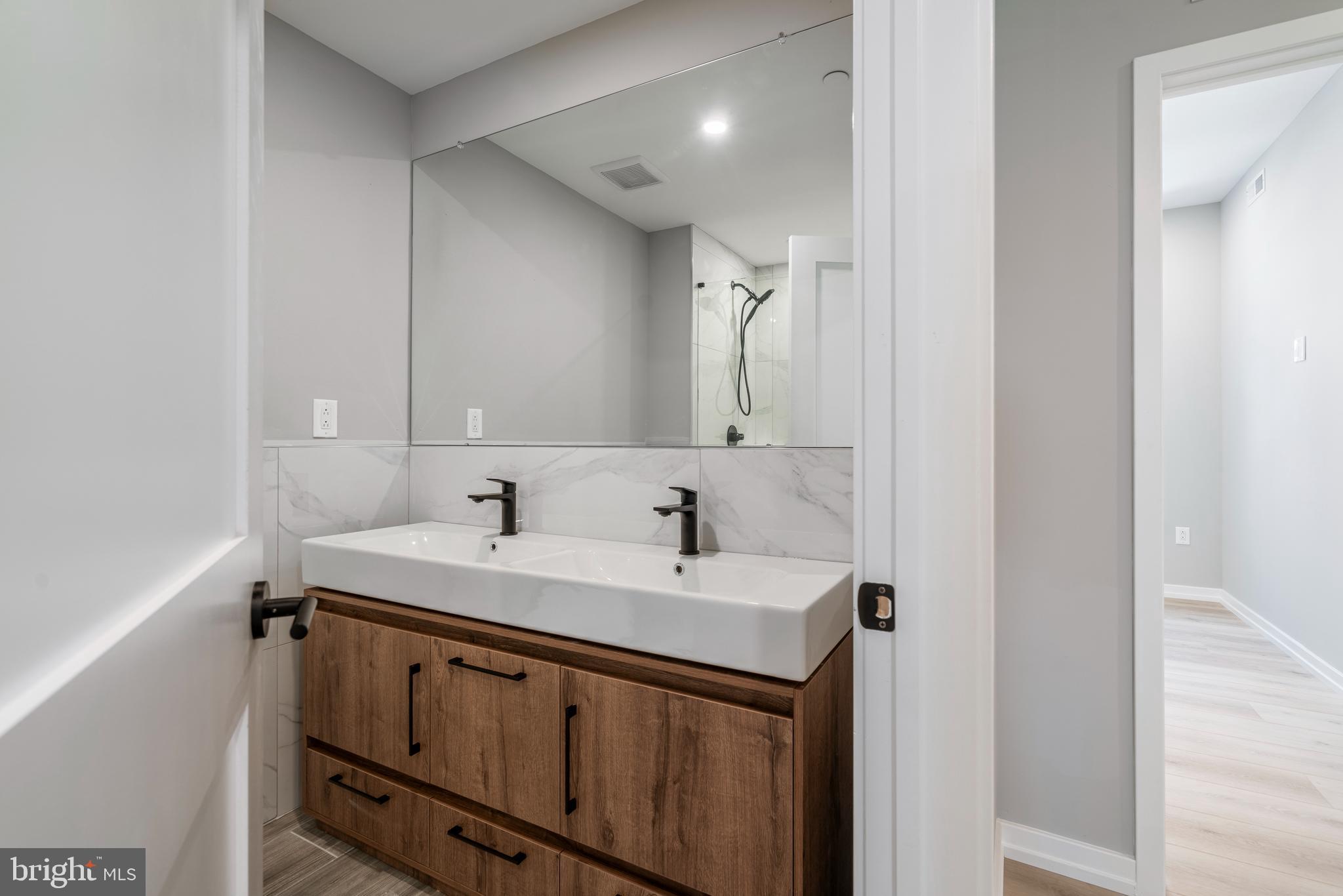 GRADUATE HOSPITAL - Residential Lease