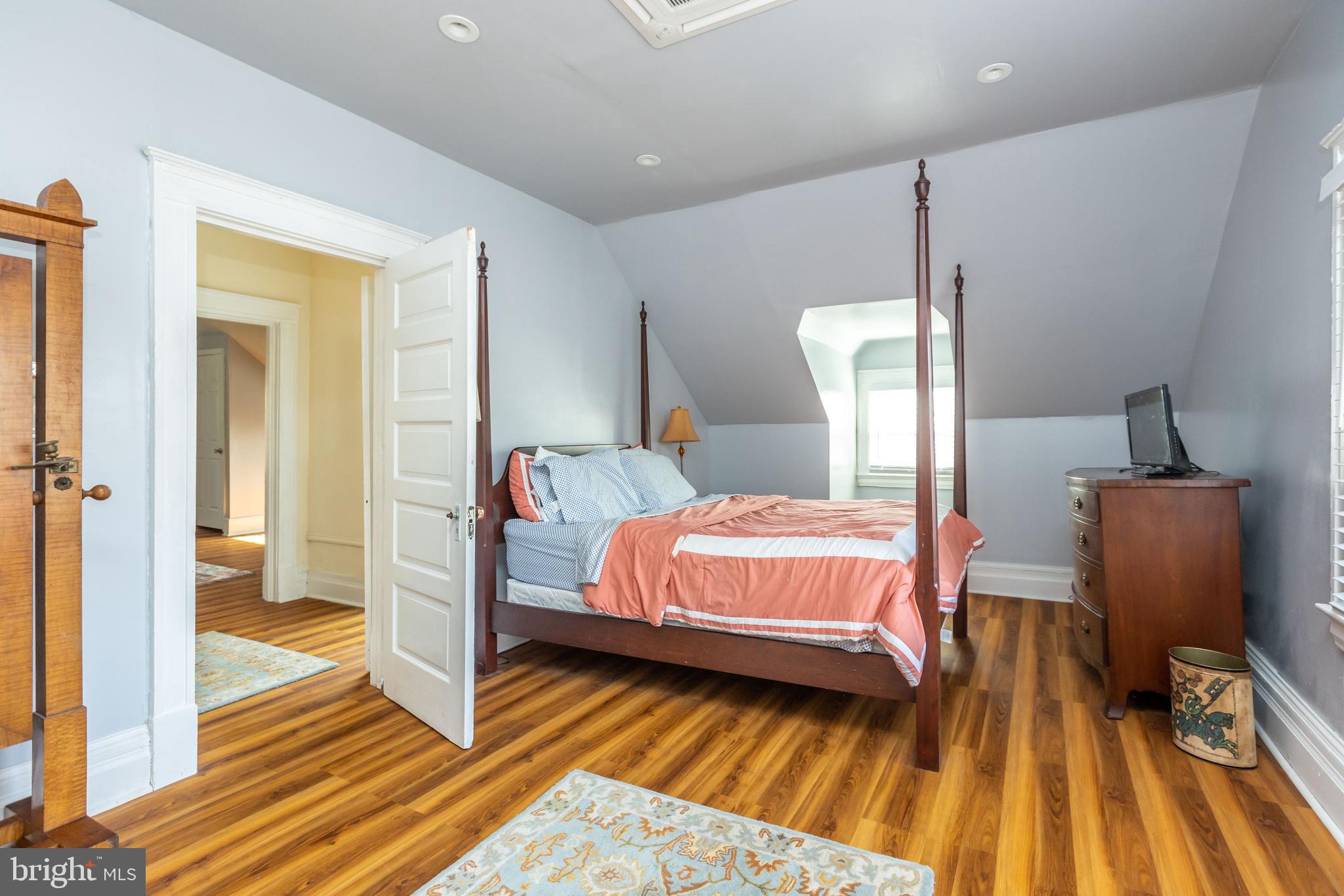 ROLAND PARK - Residential