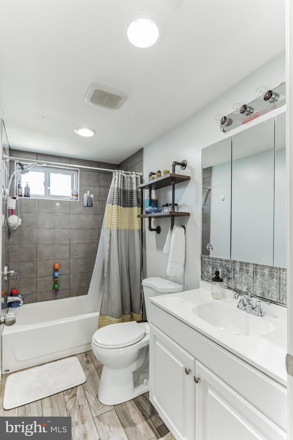 OLDE RICHMOND - Residential Lease